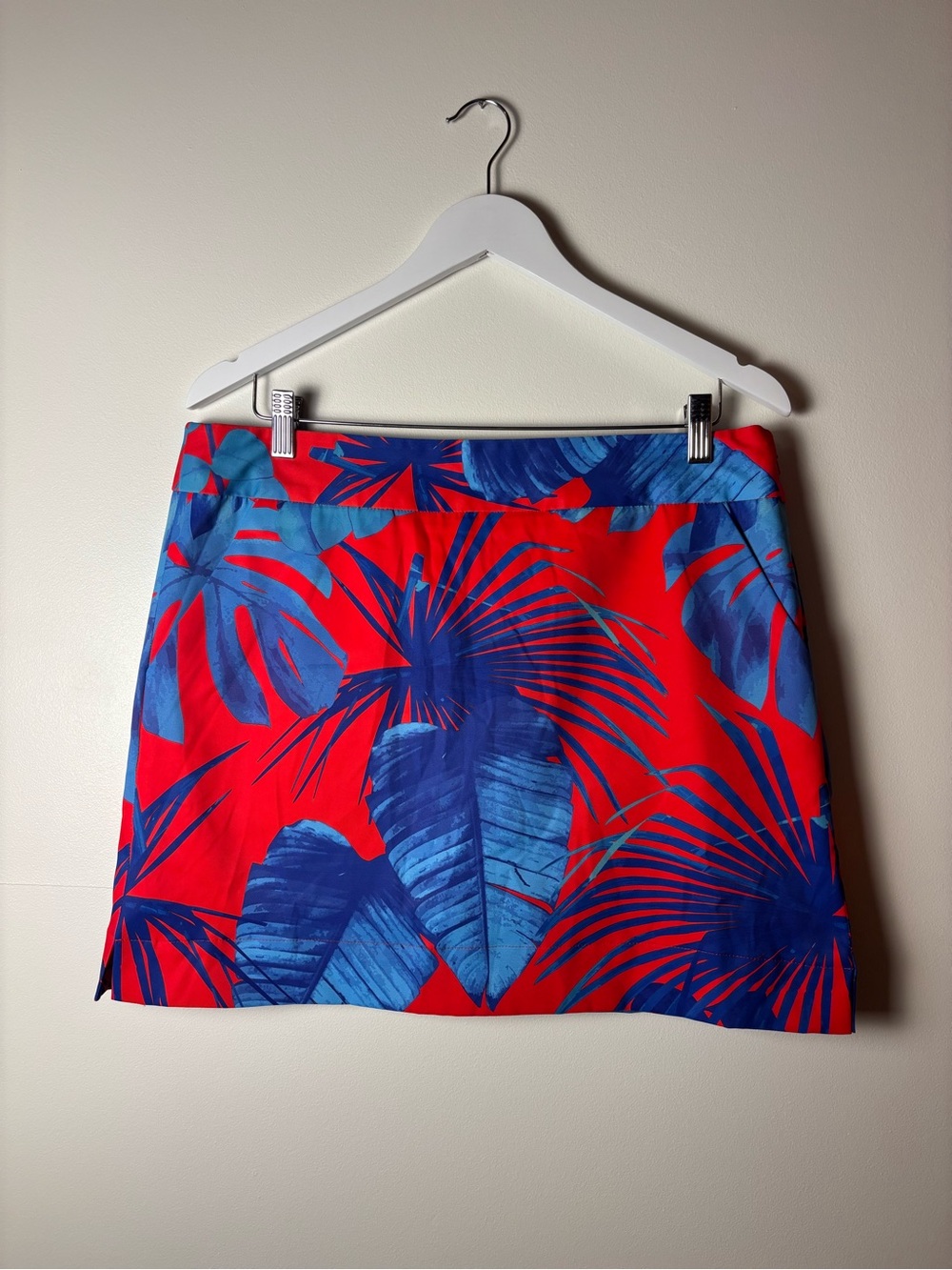 NWT Loudmouth Golf Red Golf Skirt with Blue Tropical Leaf Print, size 10